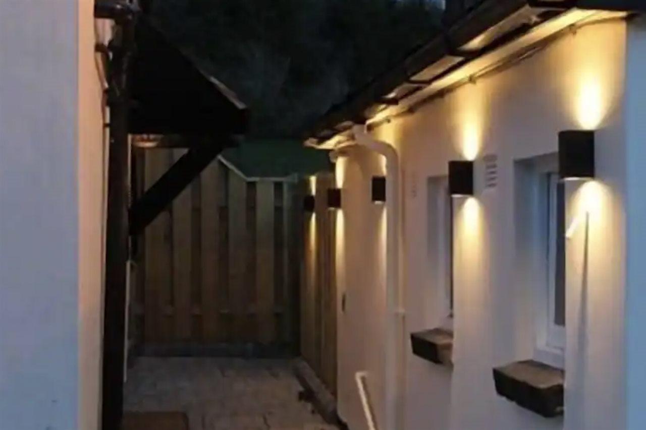 We Three Loggerheads Hotel Gwernymynydd Ngoại thất bức ảnh