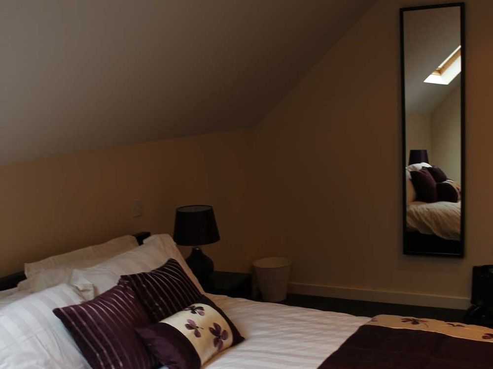 We Three Loggerheads Hotel Gwernymynydd Ngoại thất bức ảnh