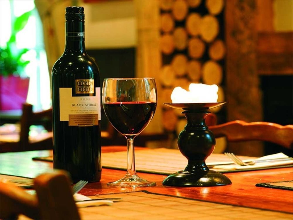 We Three Loggerheads Hotel Gwernymynydd Ngoại thất bức ảnh